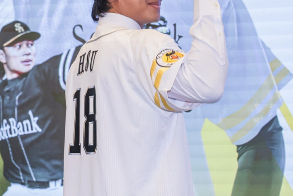 徐若熙加盟日職軟銀  披上18號球衣（3）