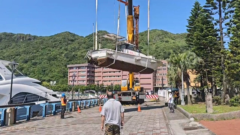 颱風巴威逼近基隆遊艇吊上岸　謝國樑視察抽水站