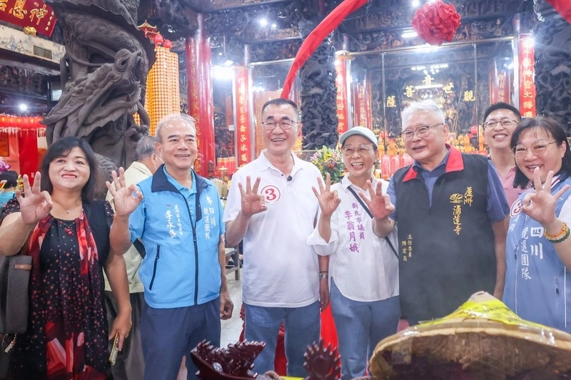 李四川拜廟掃街　喊票投3做市民靠山