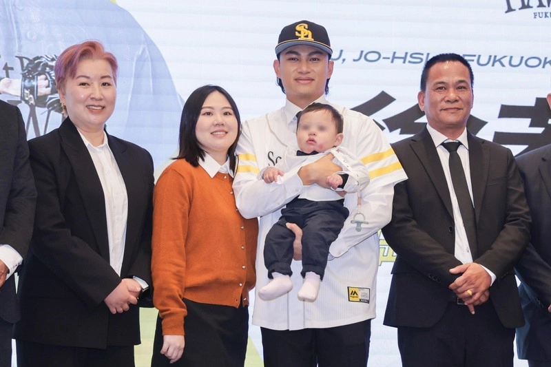 徐若熙加盟日職軟銀  與家人分享喜悅