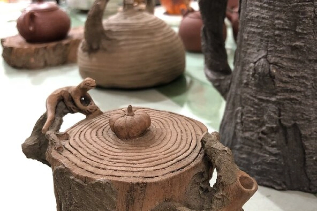 手捏壺陶藝夫妻檔　退休醉心畫達摩、創作漆器