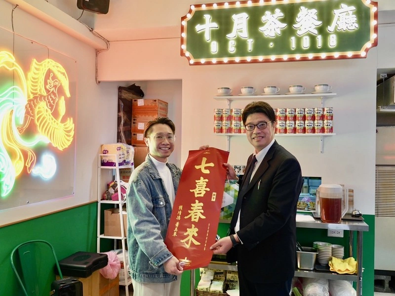 團聚港人迎新年　邱垂正：共同守護台灣民主自由