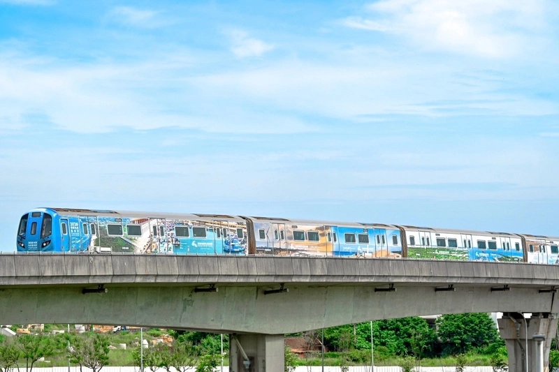 桃捷珍珠海岸彩繪列車啟航　串聯地景藝術展區