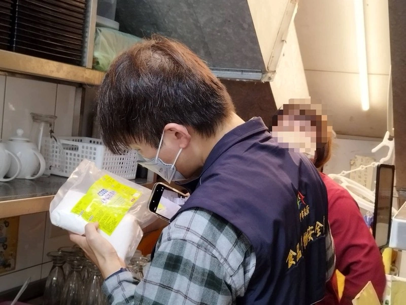 台中春水堂茶壺水含清潔劑　食安處稽查