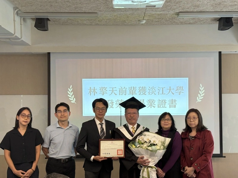 政治受難者林擎天獲淡大補發榮譽畢業證書
