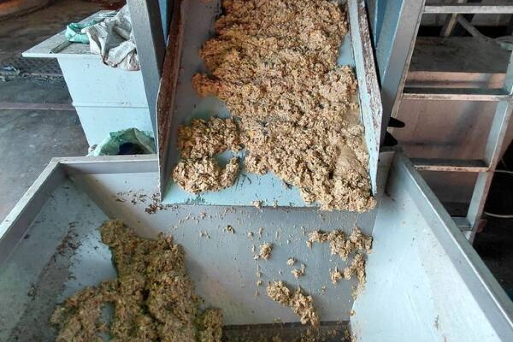 台中引進廚餘破碎脫水設備