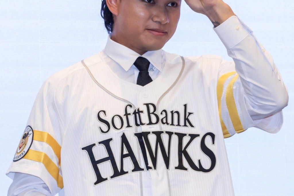 徐若熙加盟日職軟銀  披上18號球衣（2）