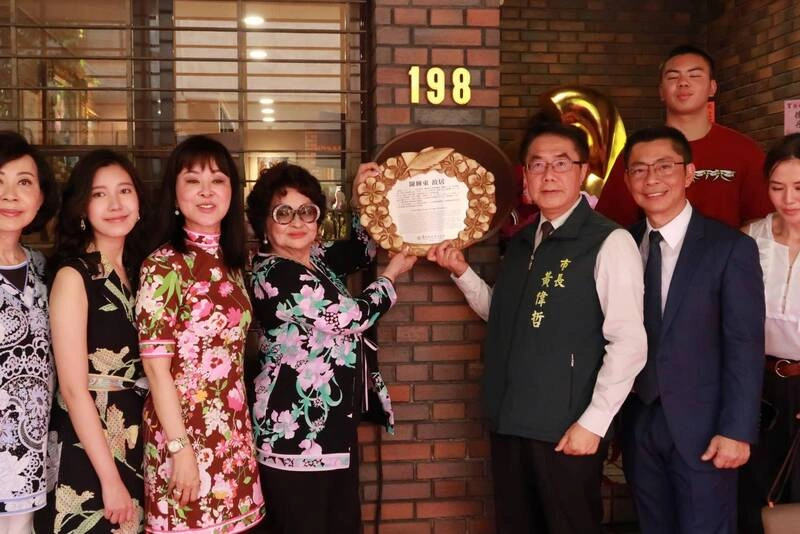 歷史名人陳輝東故居掛牌　「文化長工」府城留時代記憶