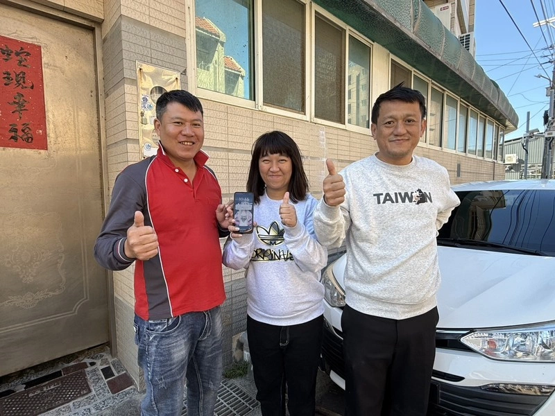 中市清潔隊水溝撈手機交還　失主為當年軍中同袍