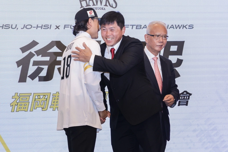 徐若熙加盟日職軟銀  龍隊出席祝福（2）