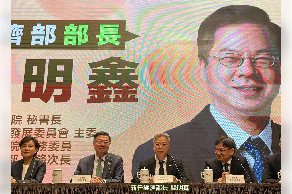 卓榮泰笑稱和龔明鑫「15個月朝夕相處」盼總經專家發揮長才!龔:治水、中小微企業是政策重點