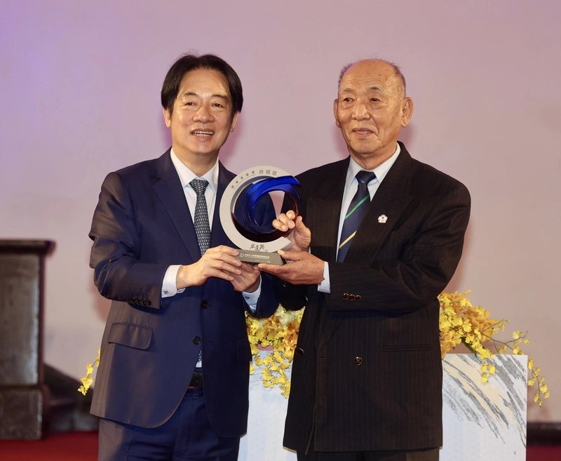 賴總統出席宏道獎　頒發終身成就獎給林輝雄