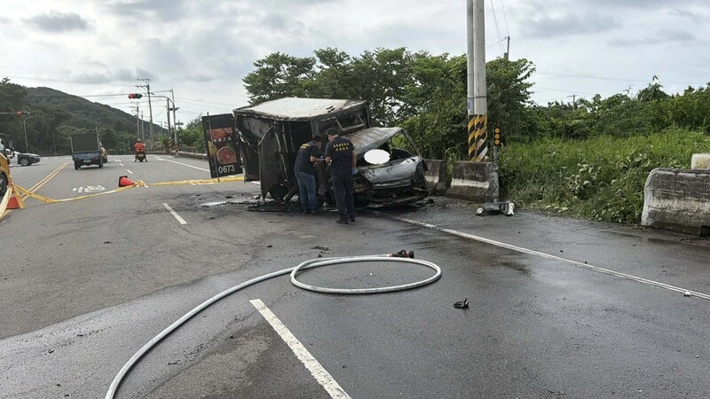 苗栗後龍台6線火燒車　小貨車駕駛來不及逃生身亡