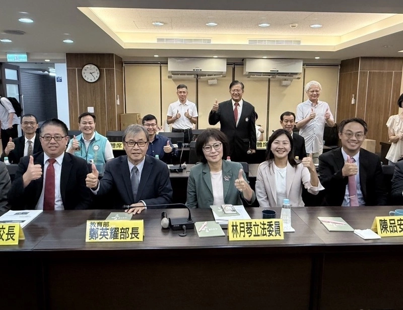 鄭英耀訪苗栗校園　優先支持智慧產業人才培育