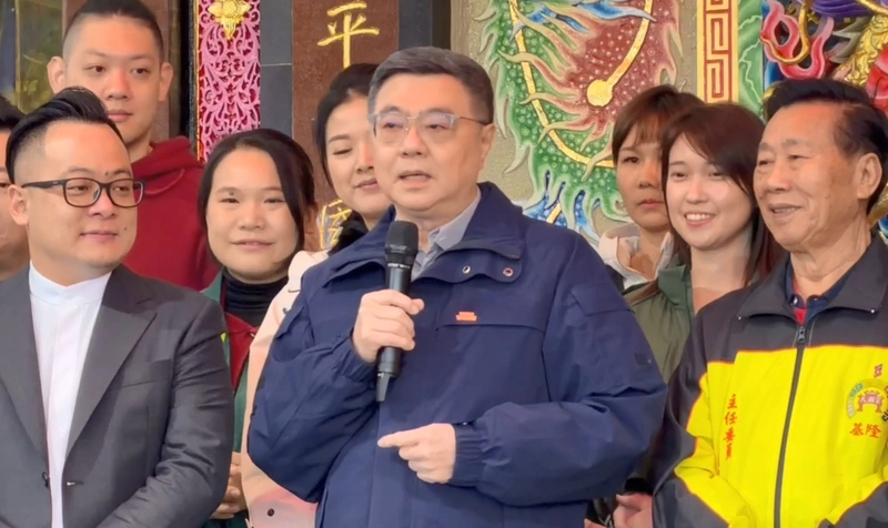 卓榮泰祝童子瑋當選市長投出三分球