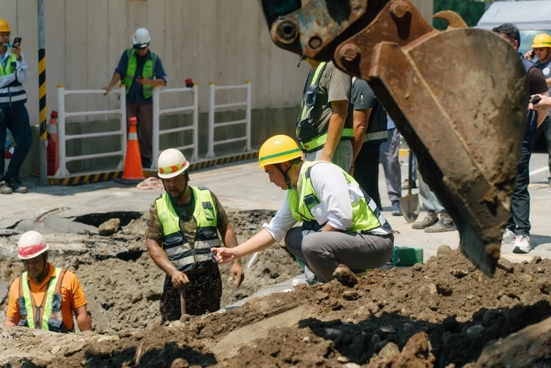 北市敦化北路巷弄天坑　蔣萬安盼盡快恢復道路通行