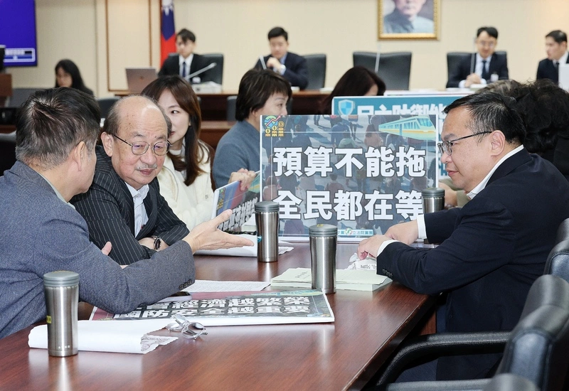 立院程序委員會　柯建銘罕見現身