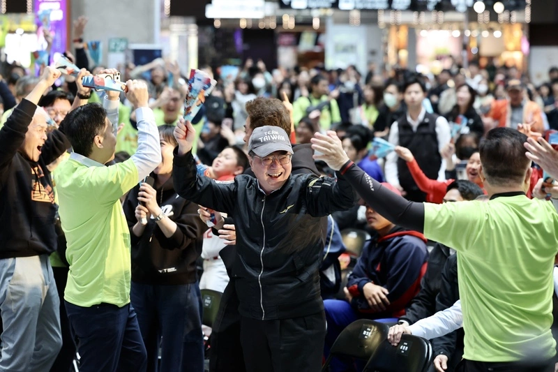 卓榮泰赴日看WBC賽事　藍白質疑包機費用誰付