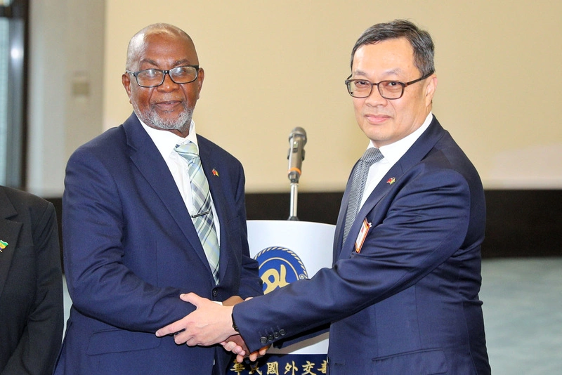 聖文森及格瑞那丁副總理率團訪台　盼多層面交流