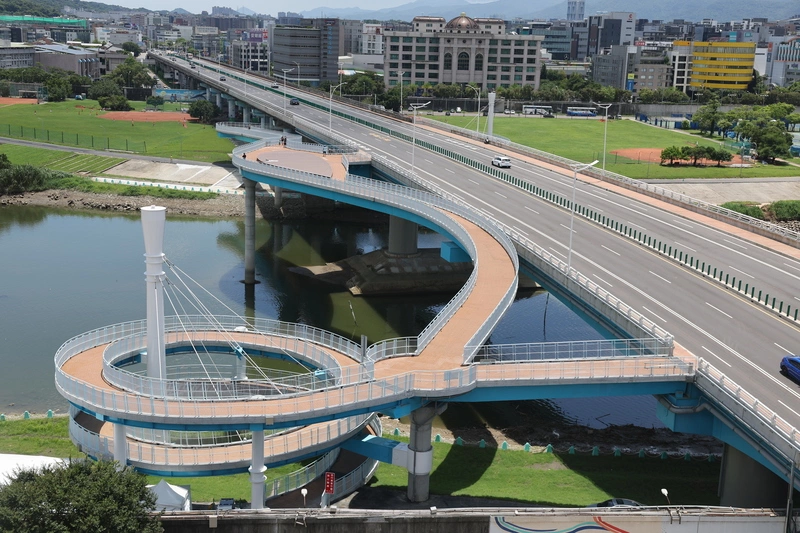 民權大橋景觀橋啟用　蔣萬安：賞河景近看飛機起降