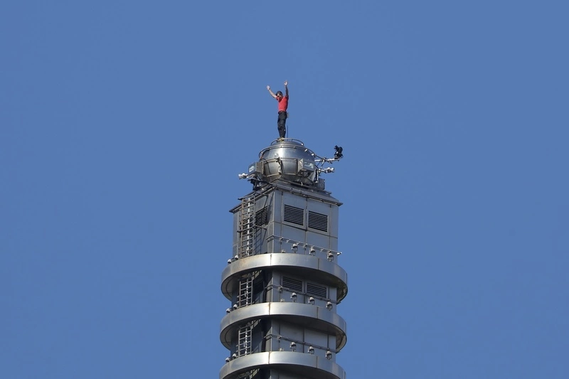 霍諾德挑戰徒手獨攀台北101　成功登頂（1）