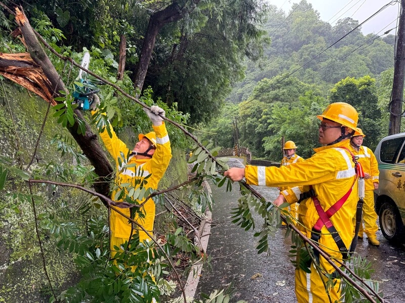 颱風巴威災情　台電全台逾3萬戶未復電桃園高雄最多