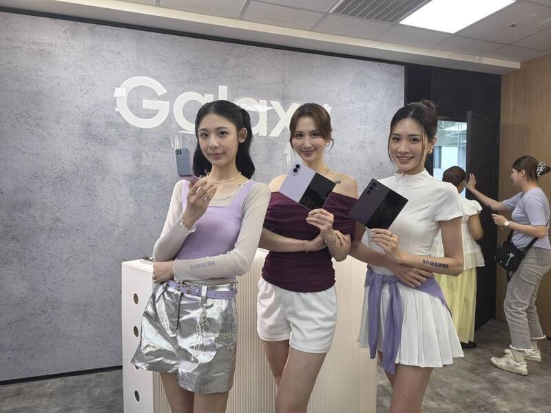 三星3款摺疊機齊發　新推Z Fold8寬螢幕搶市占