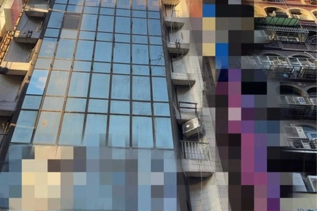 北市大樓外牆磁磚掉落　幸無人傷