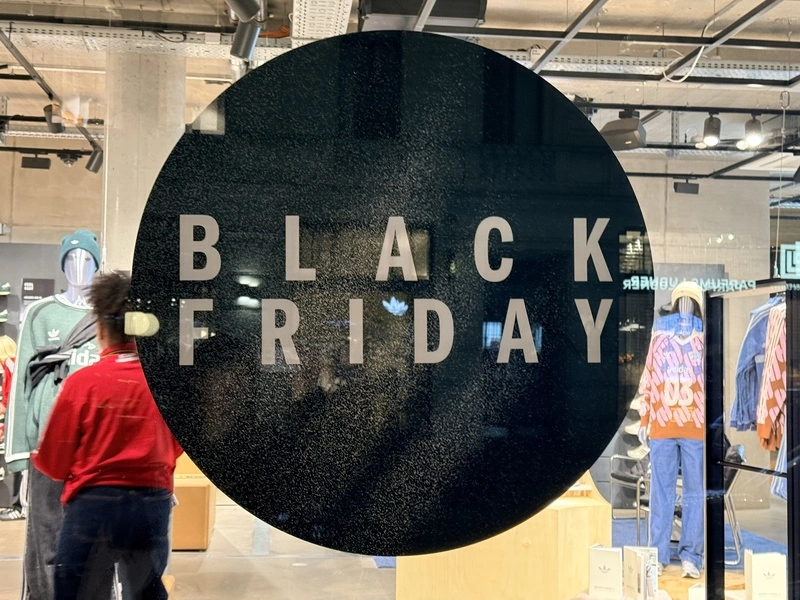 柏林黑色星期五折扣季櫥窗