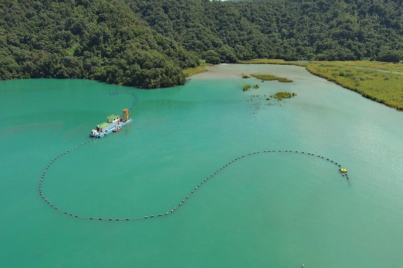 台電進行日月潭水力發電排砂作業