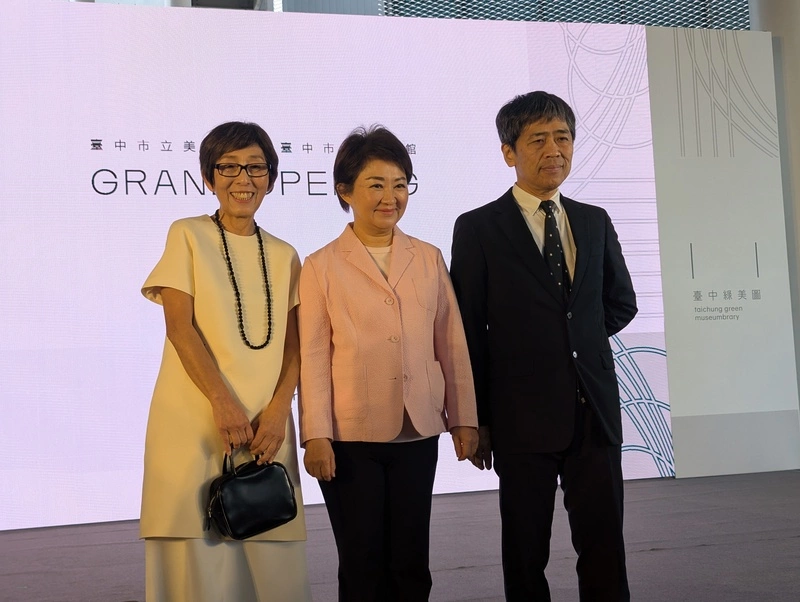 台中綠美圖開館　盧秀燕與日建築師出席