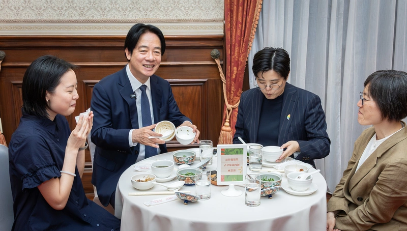 楊双子親解漫遊錄餐桌密碼　總統：讓世界看到台灣故事