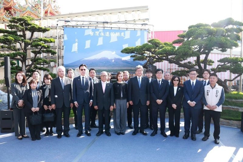 萩生田光一訪高雄