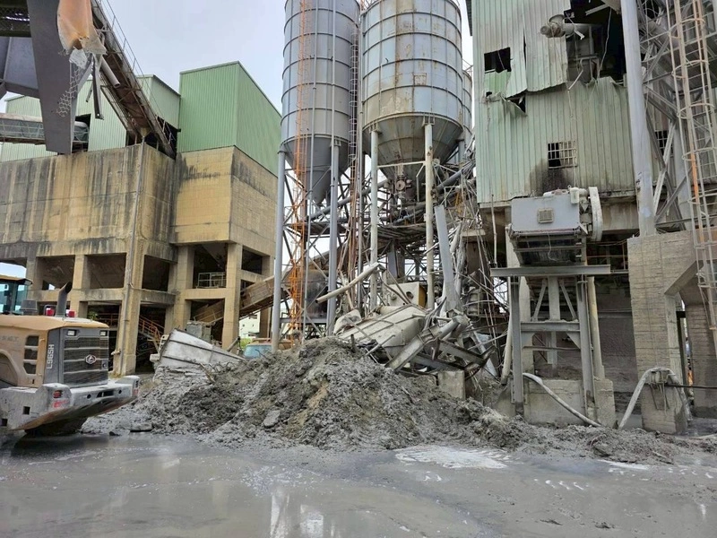 桃園水泥預拌廠更換桶槽工程意外倒塌