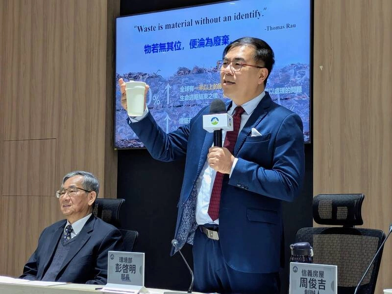 彭啓明：管理土石方漏洞　支持清運車輛裝GPS