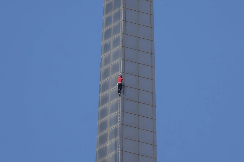 延後一日後　霍諾德完成徒手獨攀台北101（2）