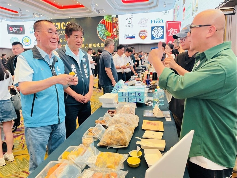 蘇巧慧喊推動中和數位轉型　李四川挺青年廚師躍國際