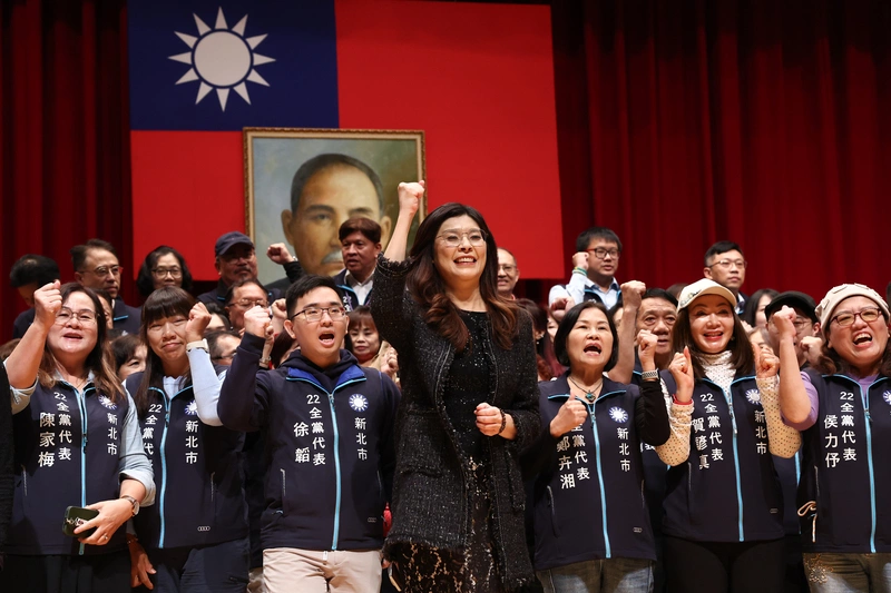 國民黨新北黨部黨慶大會　鄭麗文率黨代表呼口號