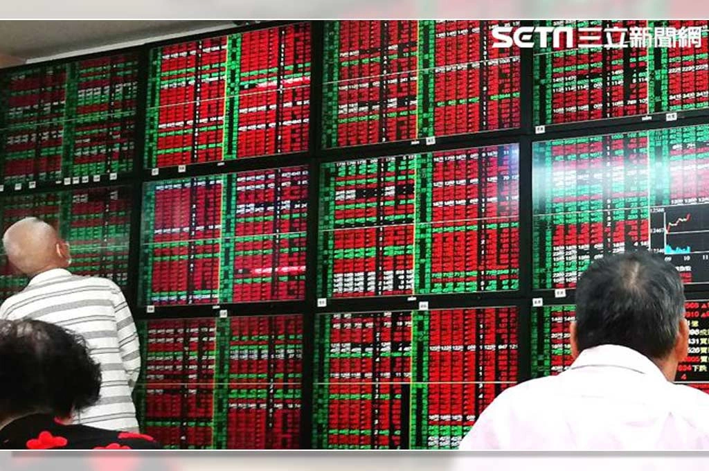 台股連日創高！台積電竄上1705元帶動大盤站穩三萬大關...收在30576.3點