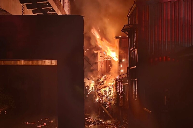 基隆民宅凌晨火警