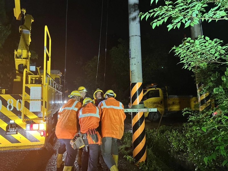 樹木觸高壓線路致金門545戶停電　台電搶修復電