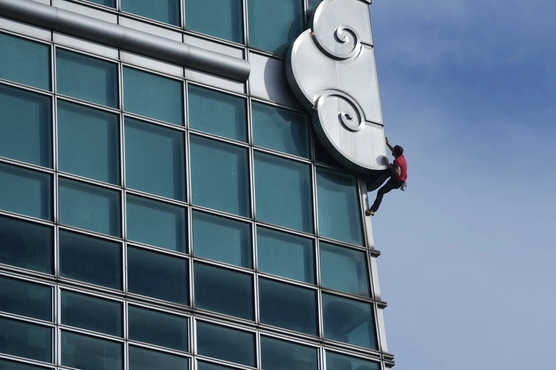 霍諾德無安全繩索徒手爬台北101