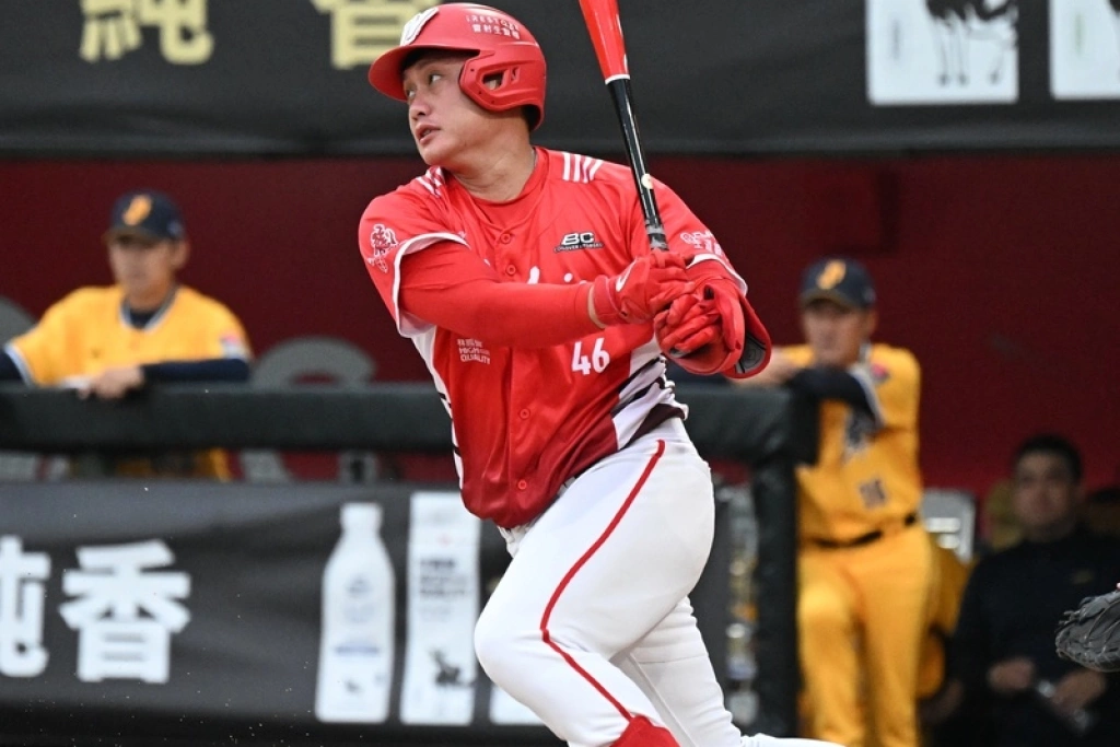 劉基鴻2分砲逆轉兄弟　李凱威登龍隊四壞球王