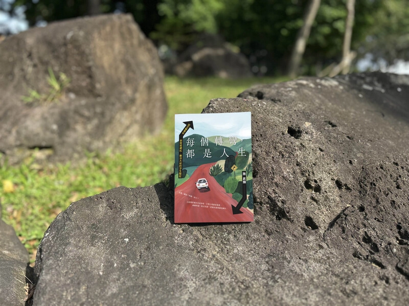 「樂活大叔」施昇輝推首部散文集