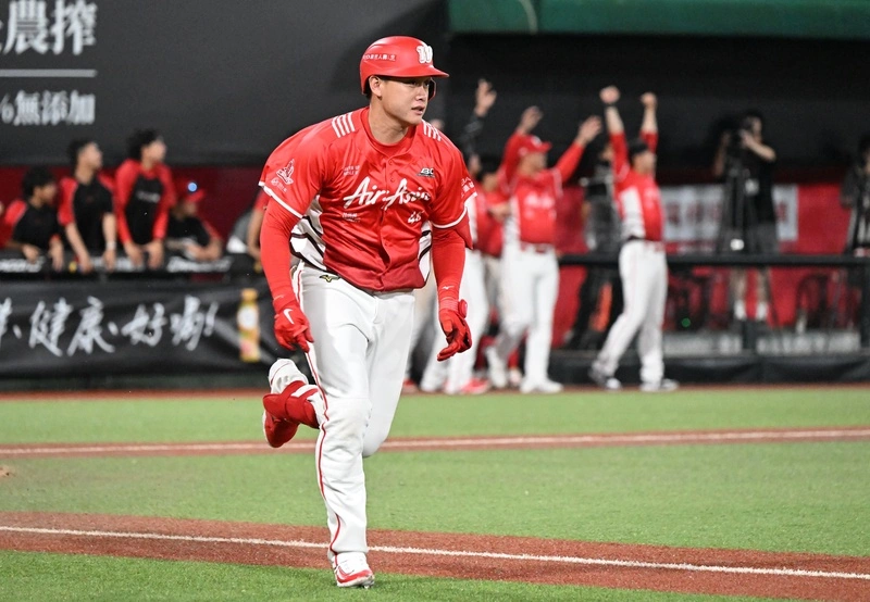 徐若熙線上應援就開轟　劉基鴻：希望他也投得好