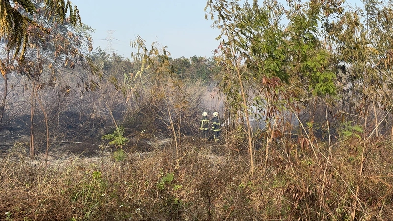 濁水溪沿岸雜草火警撲滅　彰化消防處理殘火