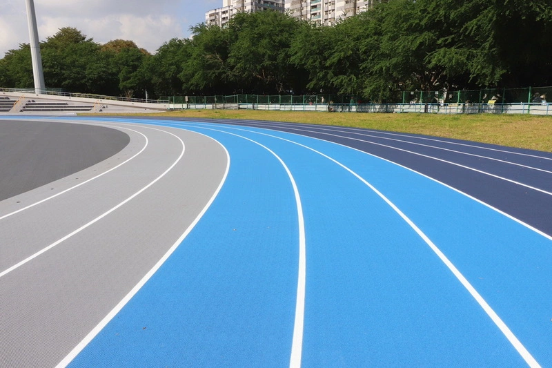 新莊田徑場跑道翻新　3色系引導分流（1）