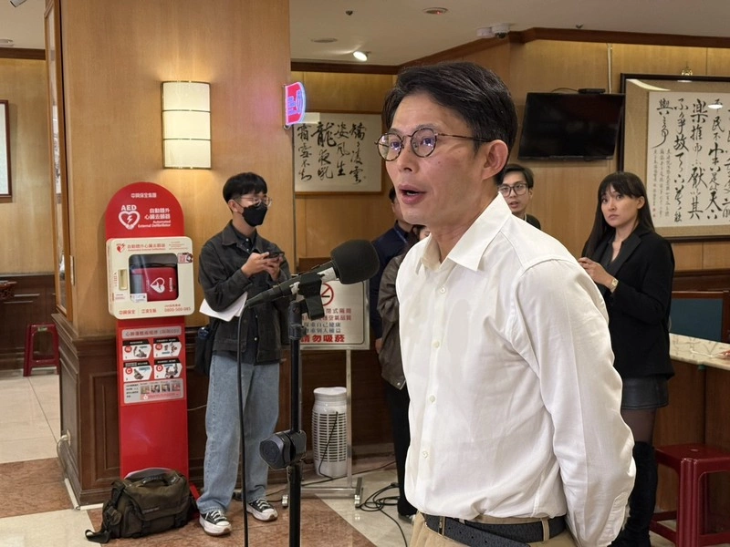 遭指帶走國防機密資料　黃國昌：自己發現後立即送回