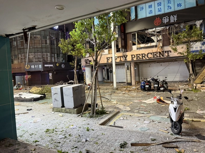 新北板橋府中商圈餐廳凌晨疑氣爆多人傷（3）