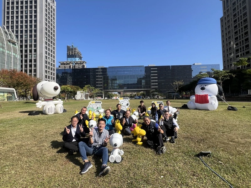 中市府於市政公園展出史努比大型氣偶